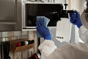 how to clean a microwave