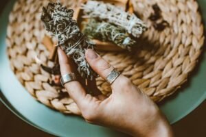 how to smudge your house